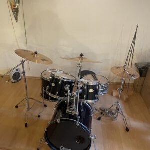 Pearl-Set mit Ludwig Snare und Meinl MCS Becken