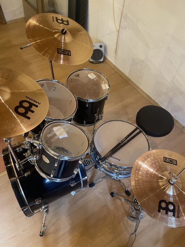 Pearl-Set mit Ludwig Snare und Meinl MCS Becken – Bild 2