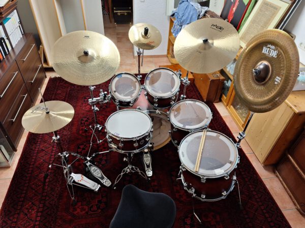 DW Collector's Satin Specialty Tobacco Burst Schlagzeug plus Tama 1st Chair