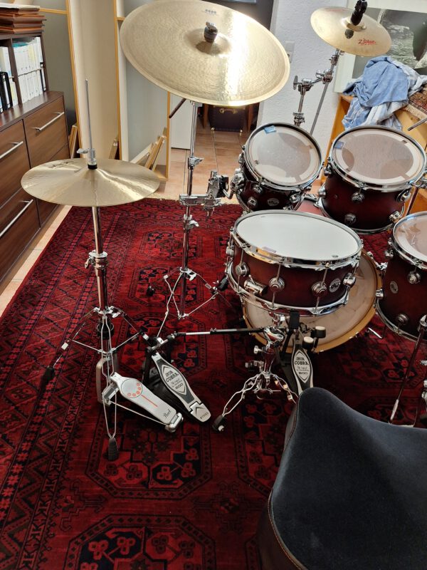 DW Collector's Satin Specialty Tobacco Burst Schlagzeug plus Tama 1st Chair – Bild 4