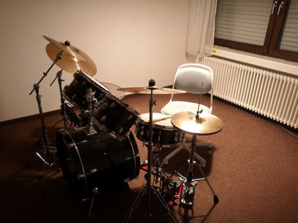 Yamaha Tour Custom Set schwarz mit erweitertem Zubehör, Komplettset, Millenium Pro Double-Bass Drum + hochwertigen Cymbals Paiste PST-5 + extra Zildjian thin crash – Bild 2