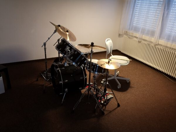 Yamaha Tour Custom Set schwarz mit erweitertem Zubehör, Komplettset, Millenium Pro Double-Bass Drum + hochwertigen Cymbals Paiste PST-5 + extra Zildjian thin crash – Bild 3