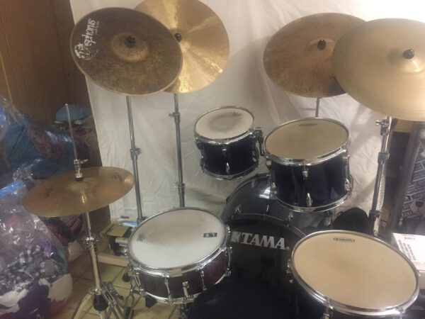 Tama Bass-drum; Evans stand-Tom & Hänge-Toms; Remo snare; verschiedene Becken – Bild 2